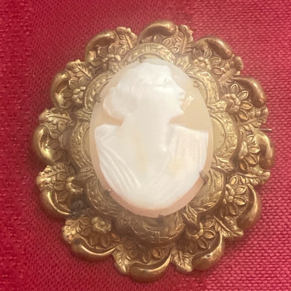 Vintage Italian Jewelry - Antique Italian Genuine Carved Shell Hand Cameo Ornate Brass Broach